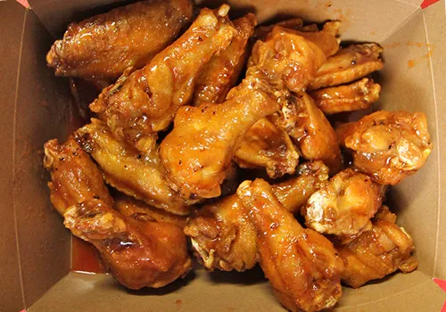 Menikmati Chicken Wings Renyah dengan Pilihan Saus yang Beragam Menikmati Chicken Wings Renyah dengan Pilihan Saus yang Beragam