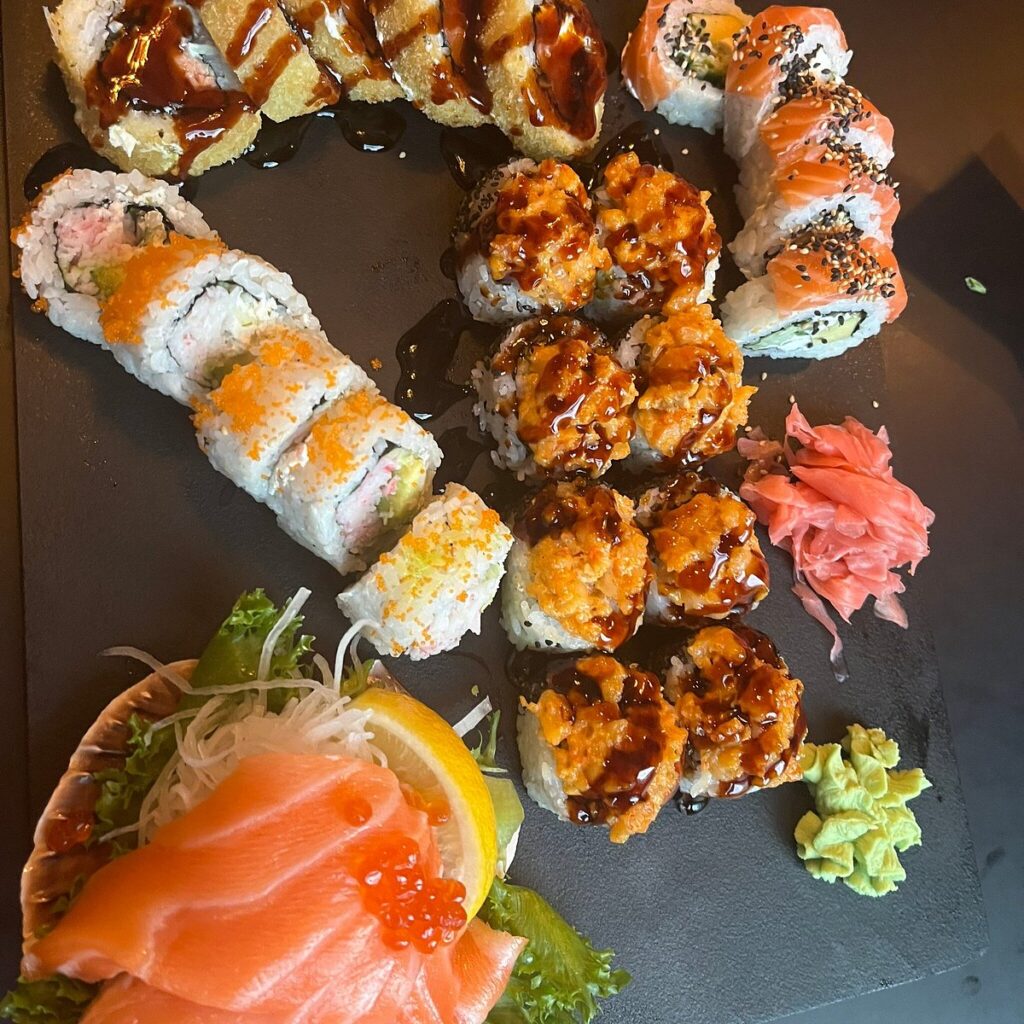 Las Sushilitas: Ragam Sushi, Ramen, Wok, dan Hidangan Fusion untuk Keluarga